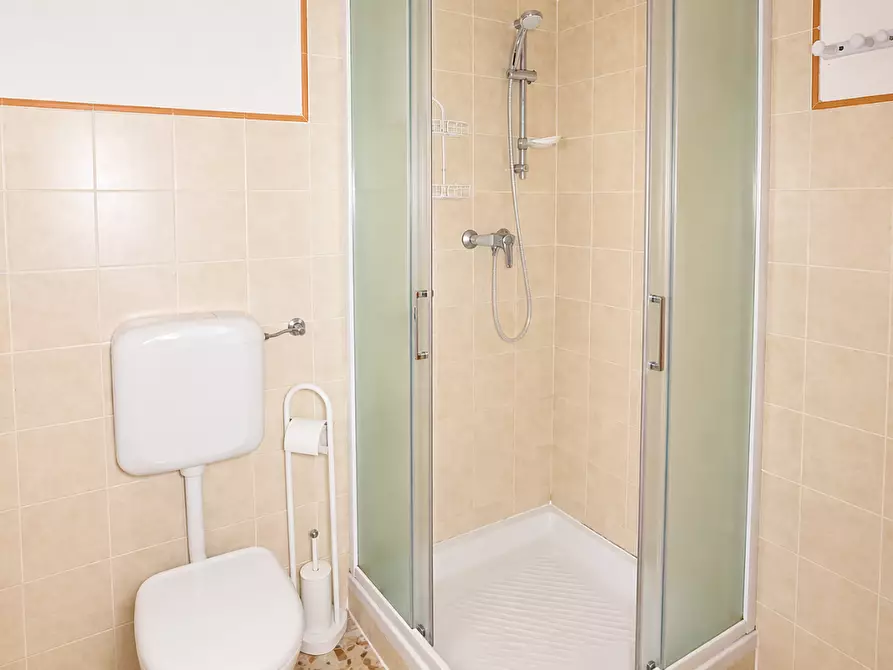 Immagine 18 di Appartamento in vendita  a Lucca