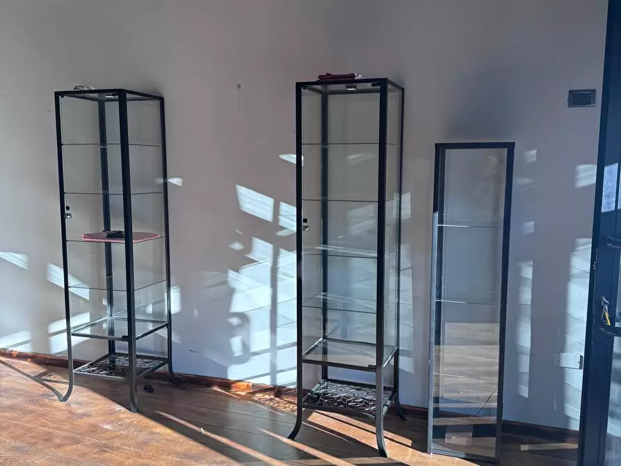 Immagine 3 di Negozio in affitto  a Massa