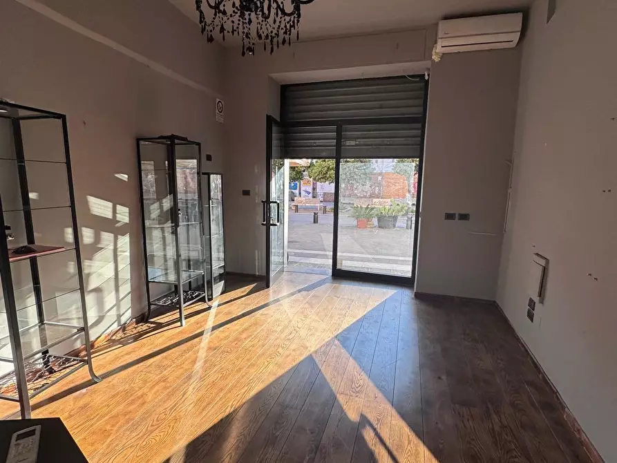 Immagine 5 di Negozio in affitto  a Massa