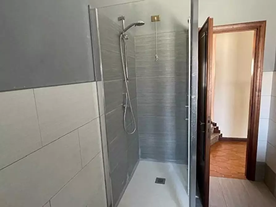 Immagine 17 di Villetta a schiera in vendita  a Vecchiano