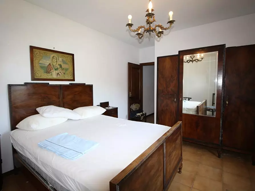 Immagine 21 di Rustico / casale in vendita  a Lucca