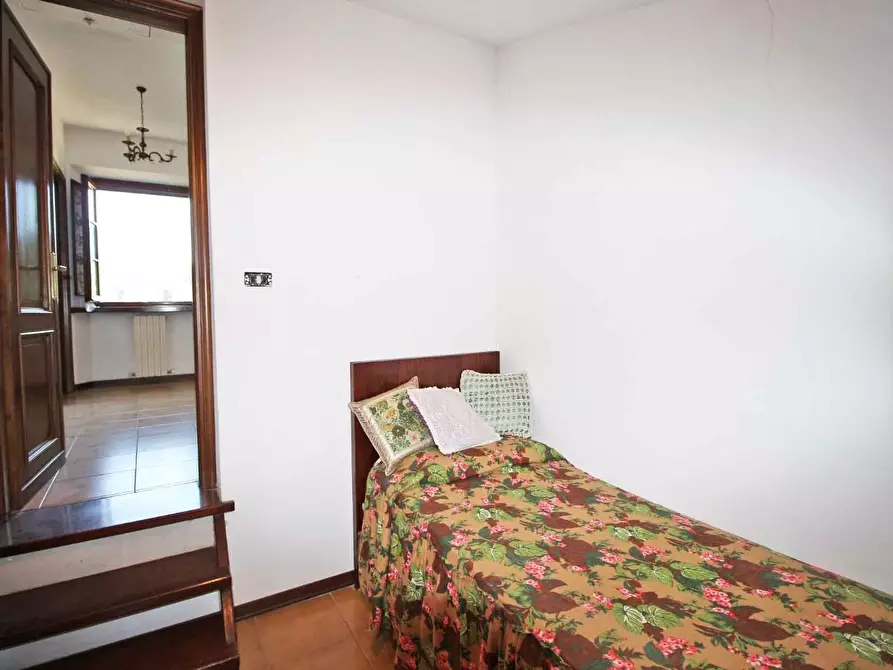 Immagine 18 di Rustico / casale in vendita  a Lucca