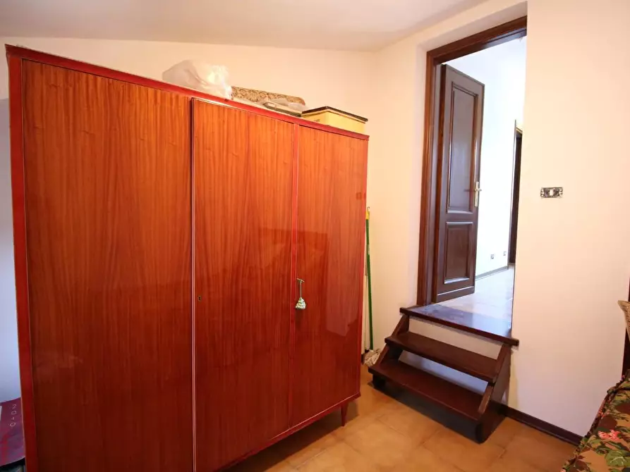 Immagine 5 di Rustico / casale in vendita  a Lucca