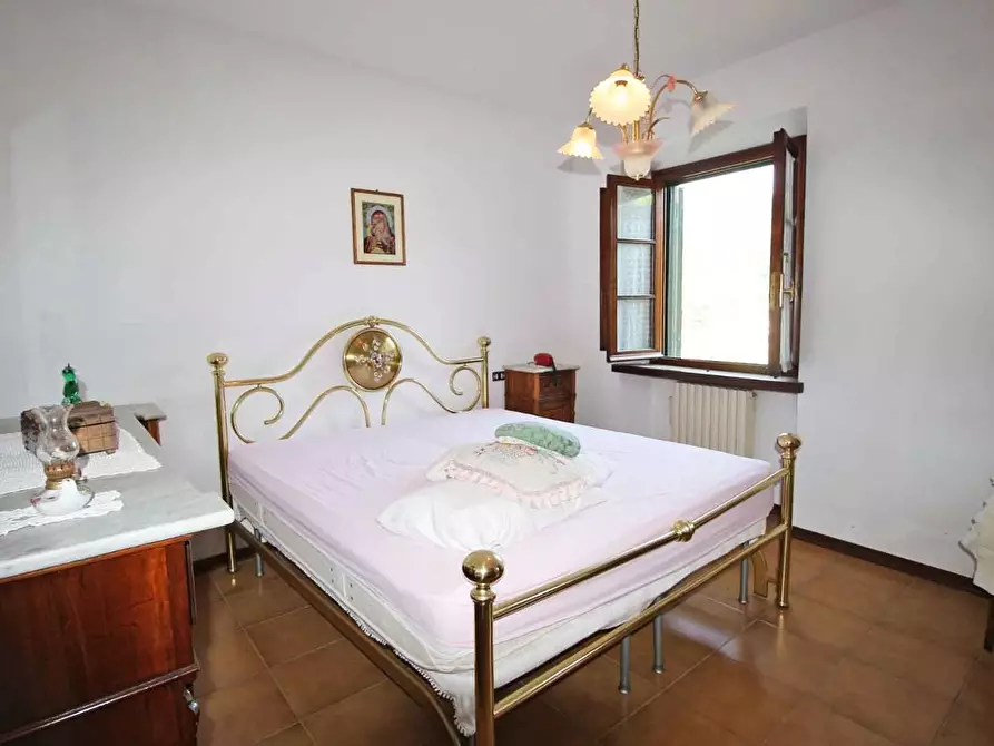 Immagine 25 di Rustico / casale in vendita  a Lucca