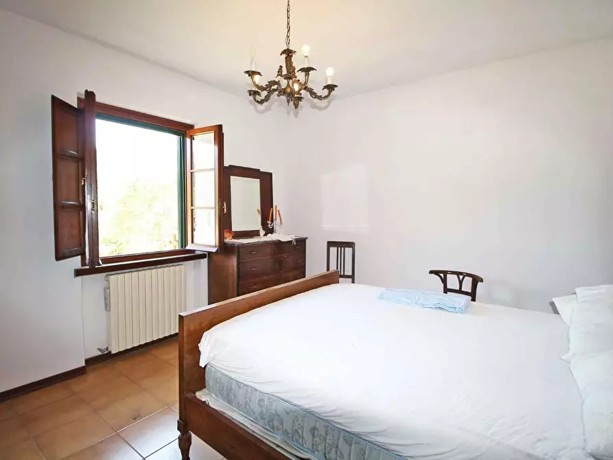 Immagine 19 di Rustico / casale in vendita  a Lucca