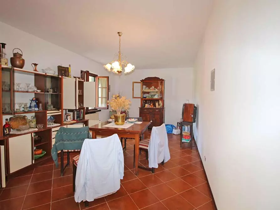 Immagine 14 di Rustico / casale in vendita  a Lucca