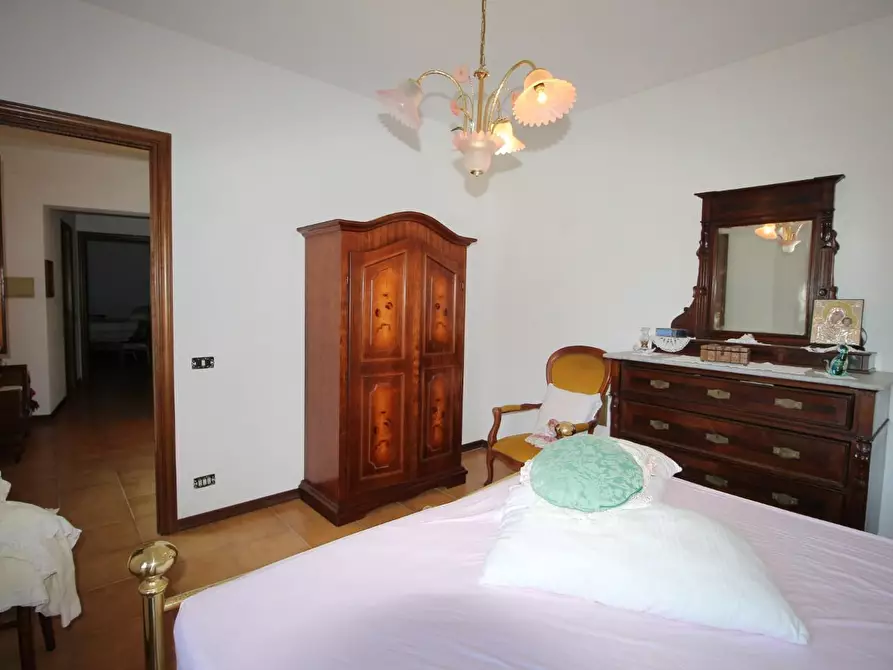 Immagine 23 di Rustico / casale in vendita  a Lucca