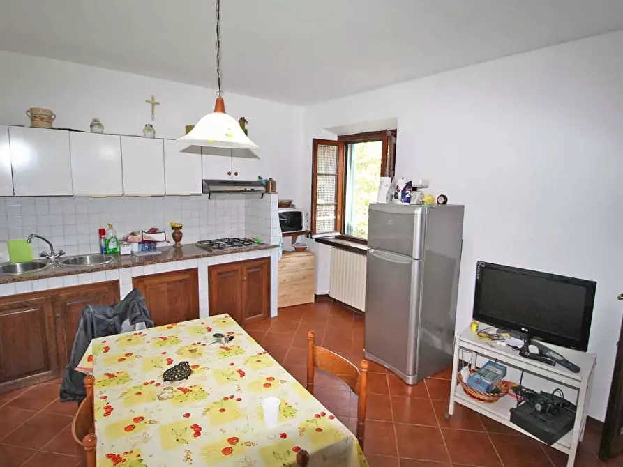 Immagine 10 di Rustico / casale in vendita  a Lucca