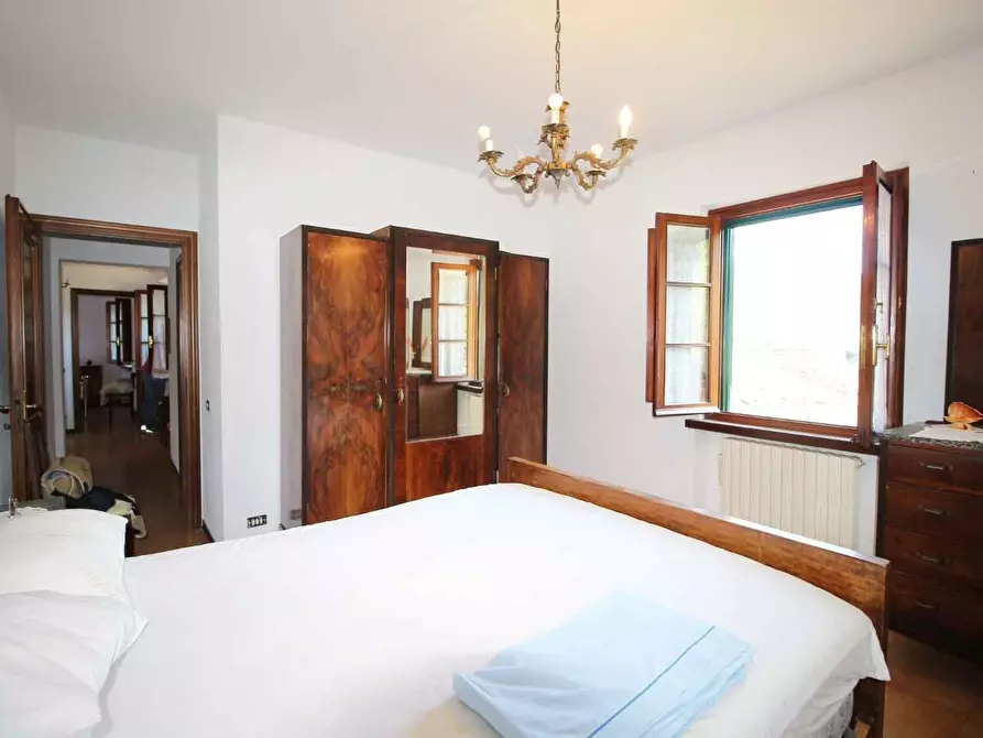 Immagine 27 di Rustico / casale in vendita  a Lucca