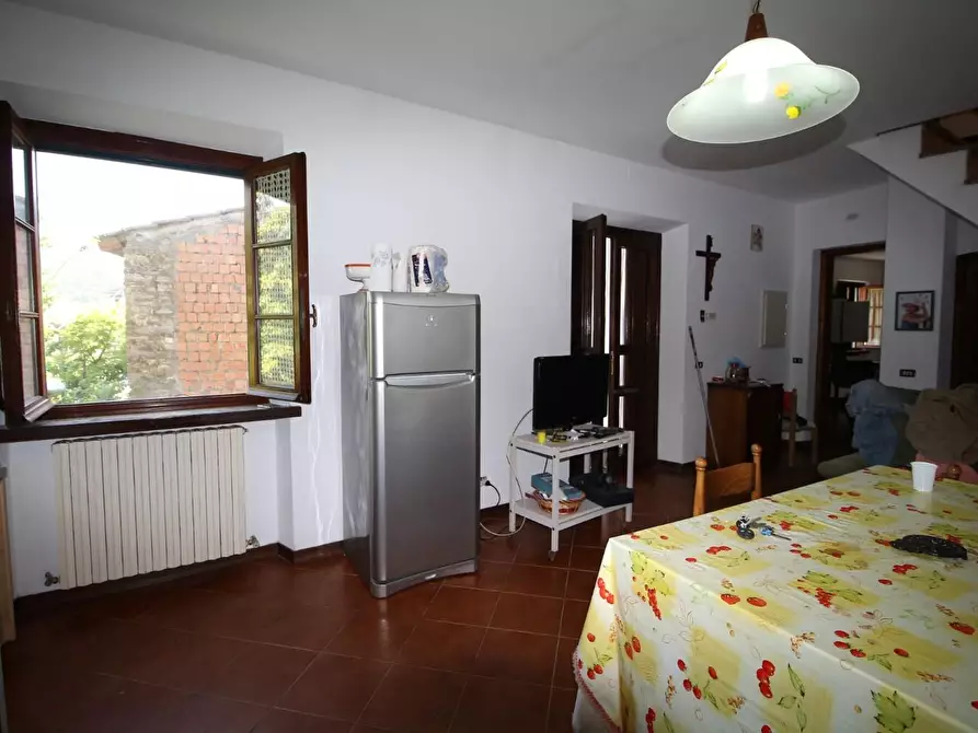 Immagine 6 di Rustico / casale in vendita  a Lucca