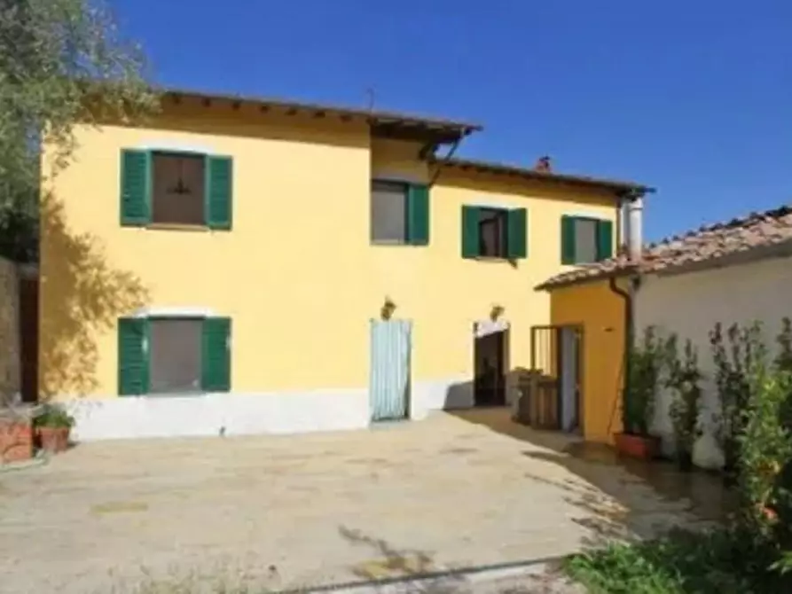 Immagine 1 di Rustico / casale in vendita  a Lucca