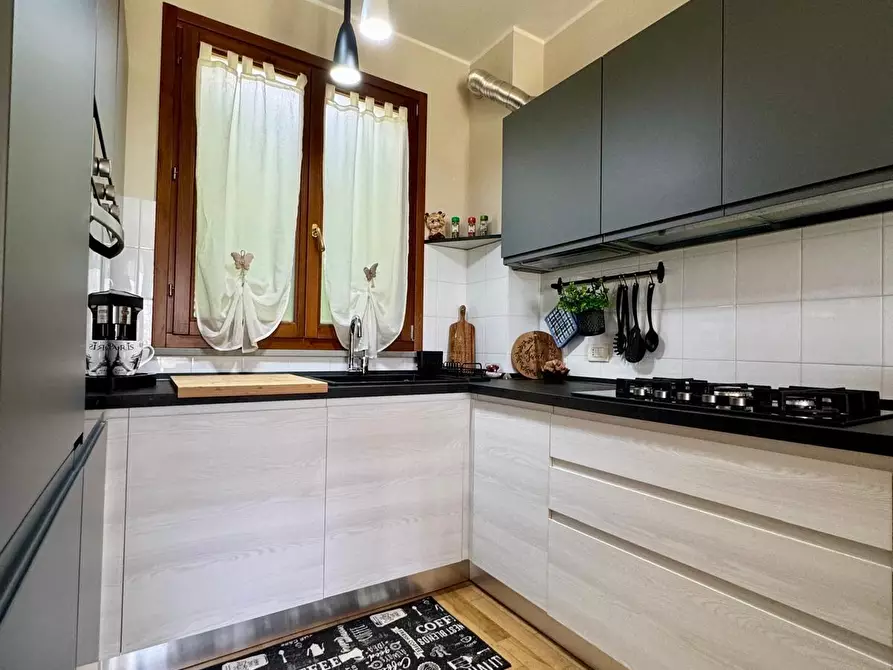 Immagine 11 di Villa in vendita  a Capannori