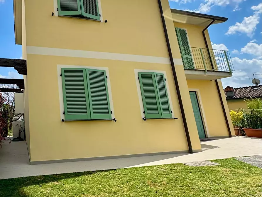 Immagine 37 di Villa in vendita  a Capannori