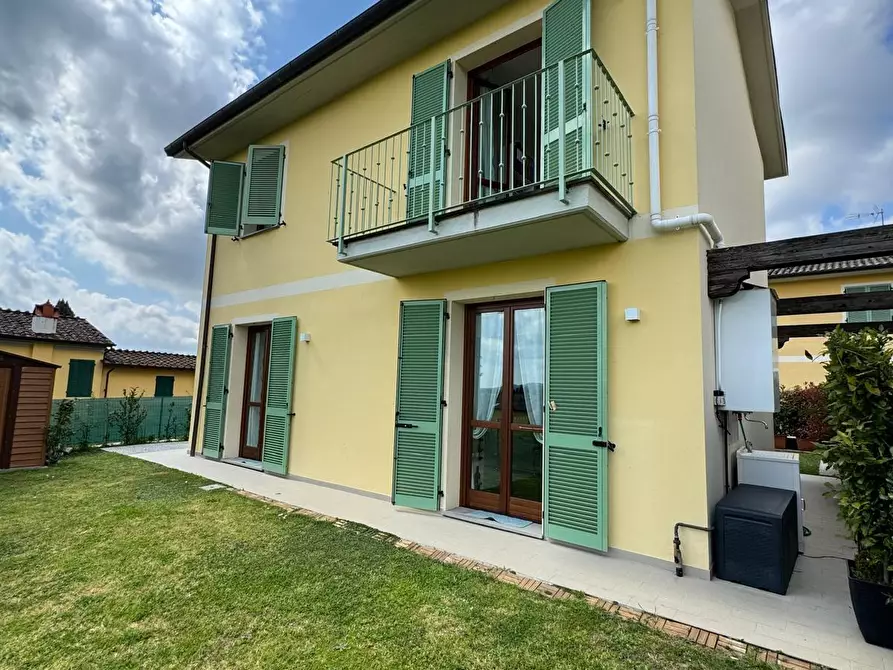 Immagine 35 di Villa in vendita  a Capannori