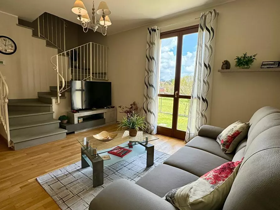 Immagine 5 di Villa in vendita  a Capannori