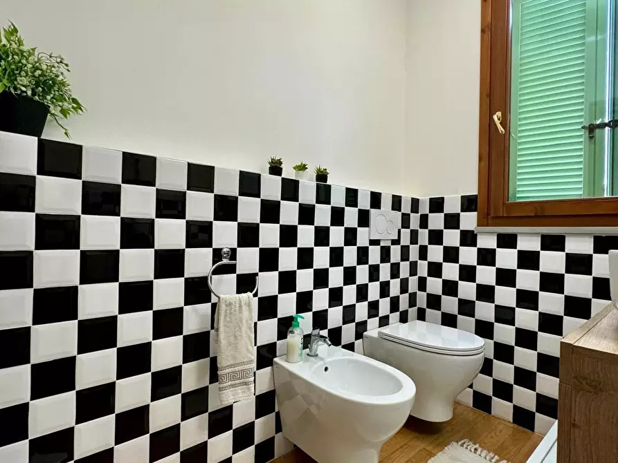 Immagine 13 di Villa in vendita  a Capannori