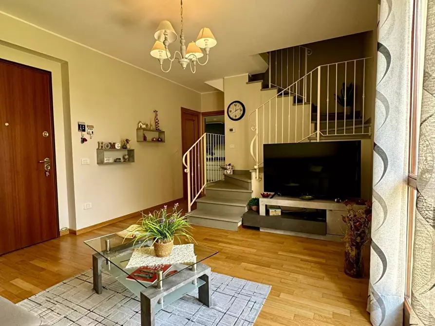 Immagine 4 di Villa in vendita  a Capannori