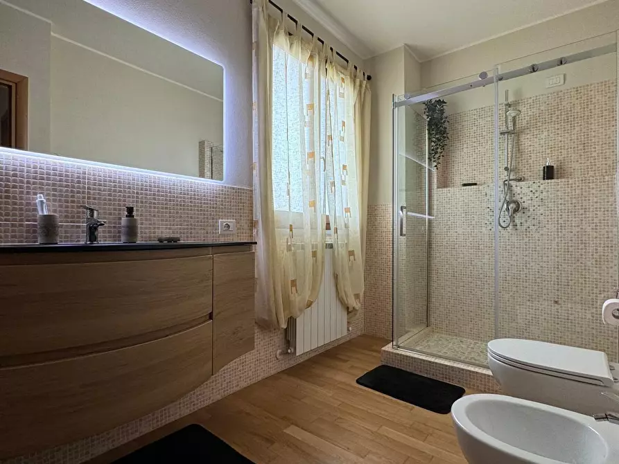 Immagine 26 di Villa in vendita  a Capannori