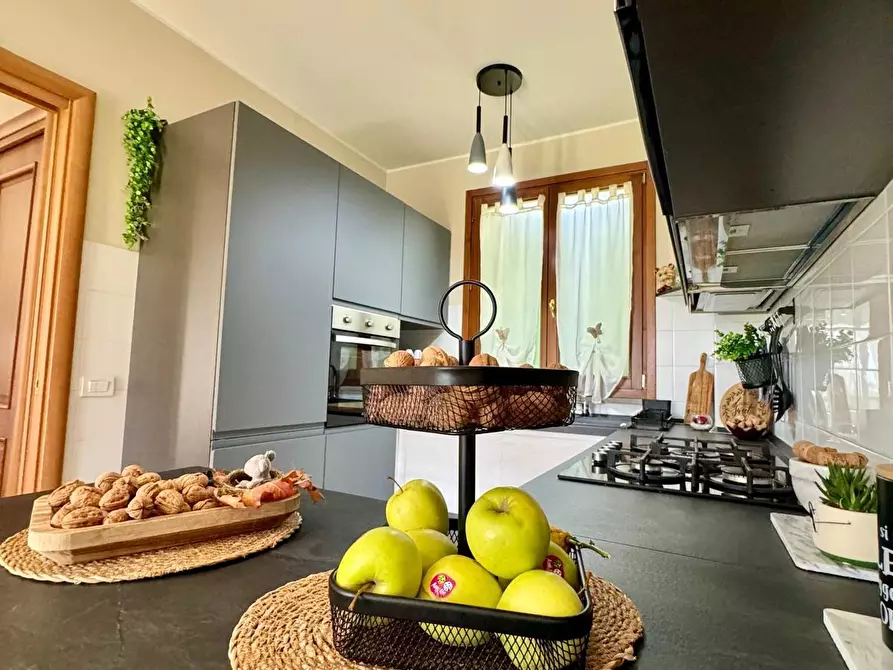 Immagine 10 di Villa in vendita  a Capannori