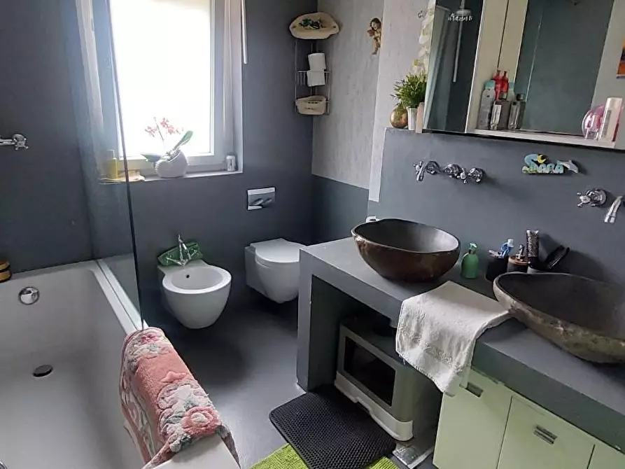 Immagine 17 di Mansarda in vendita  a Carrara