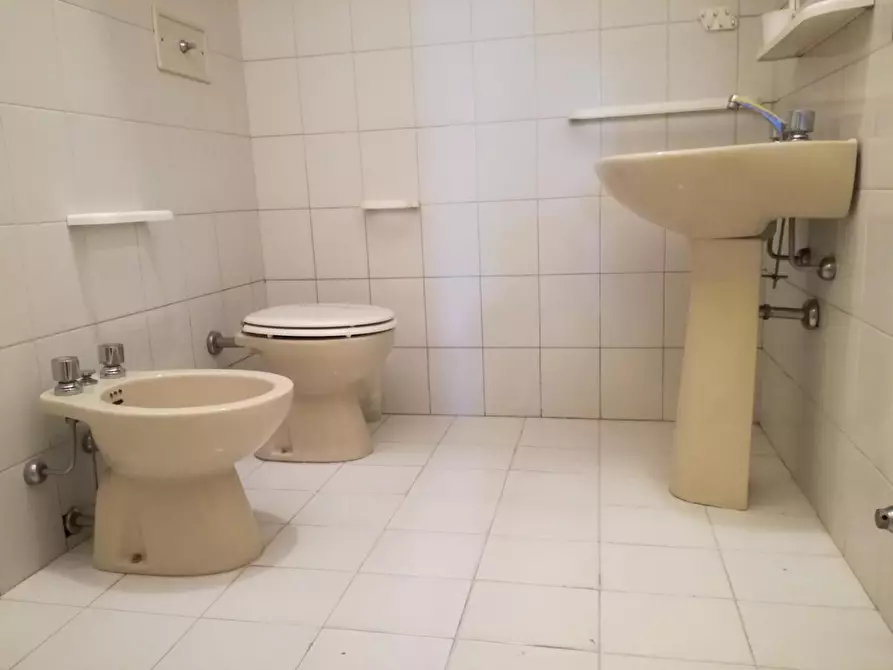 Immagine 21 di Appartamento in affitto  a Camaiore