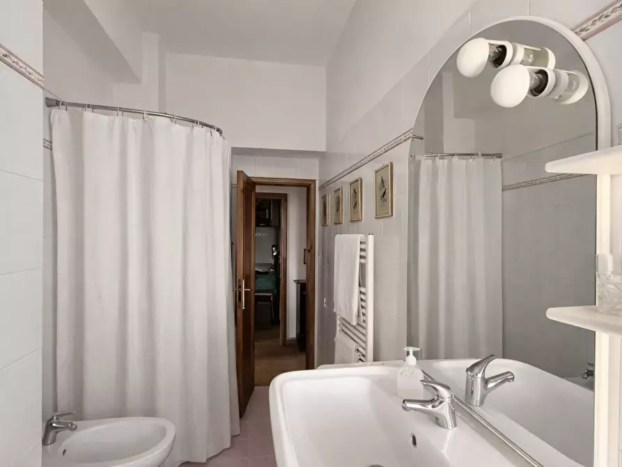 Immagine 5 di Appartamento in vendita  a Siena