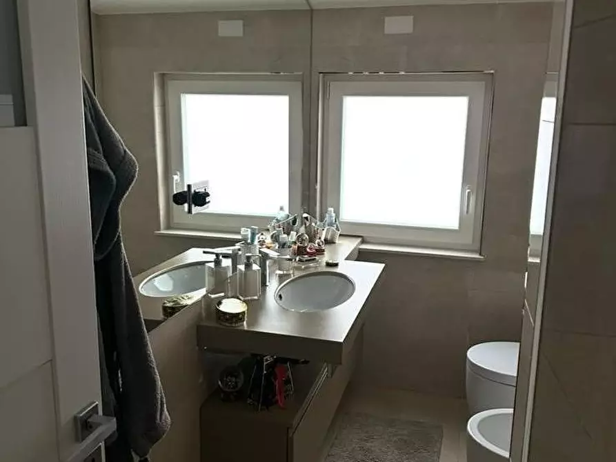 Immagine 12 di Mansarda in vendita  a Camaiore