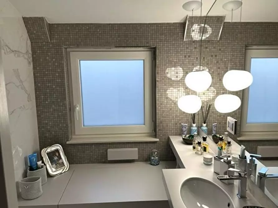 Immagine 7 di Mansarda in vendita  a Camaiore
