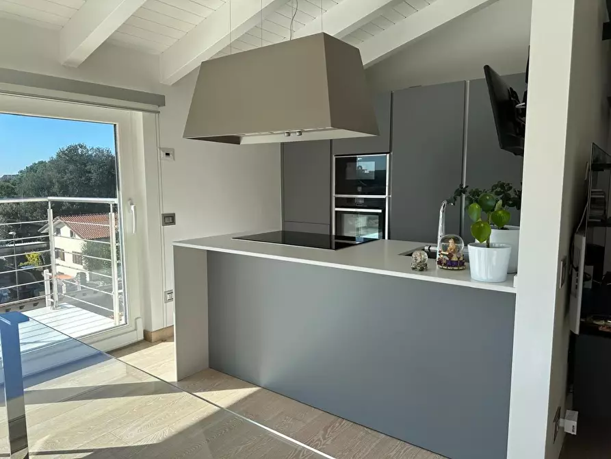 Immagine 5 di Mansarda in vendita  a Camaiore