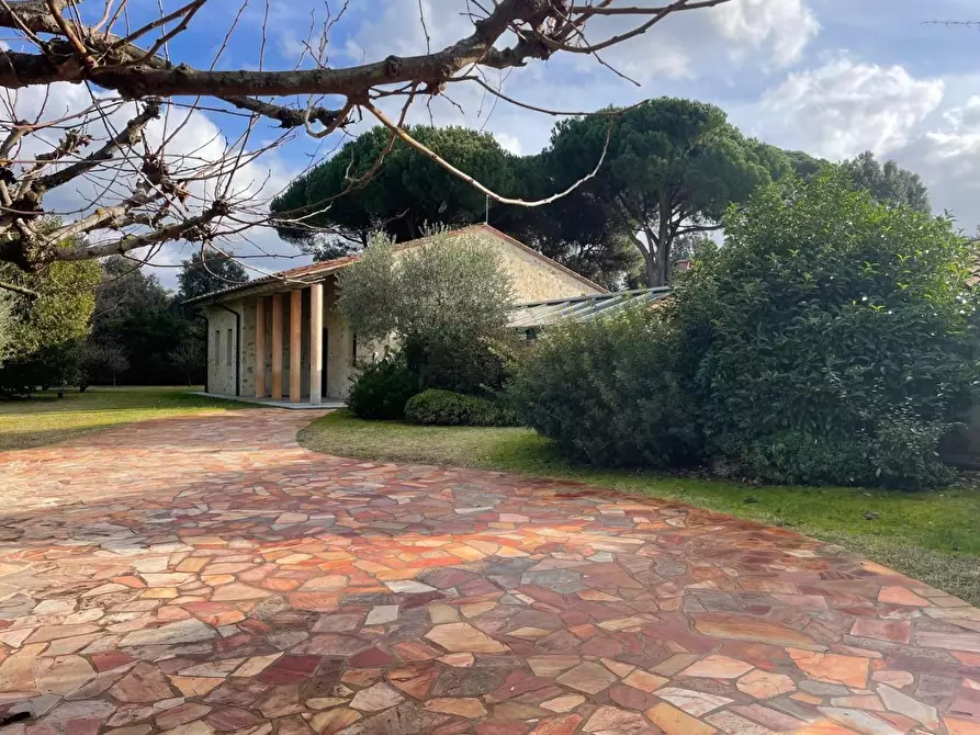 Immagine 1 di Villa in affitto  a Pietrasanta