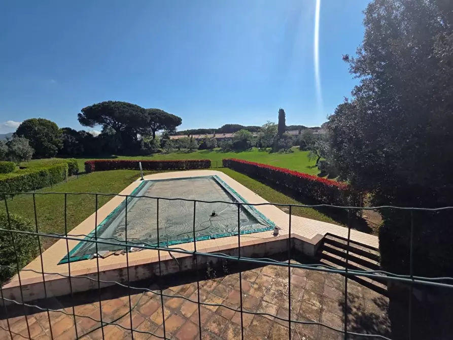 Immagine 17 di Villa in vendita  a Cecina