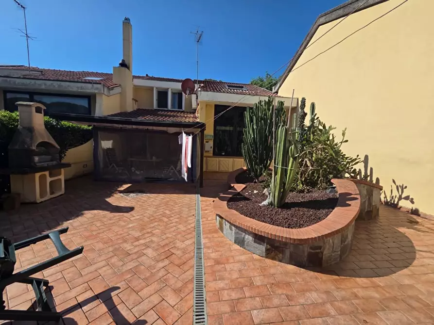 Immagine 18 di Villa in vendita  a Cecina