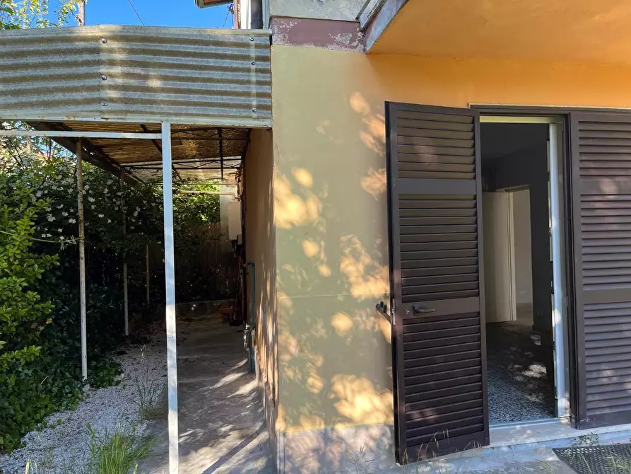 Immagine 7 di Casa semindipendente in vendita  a Massa