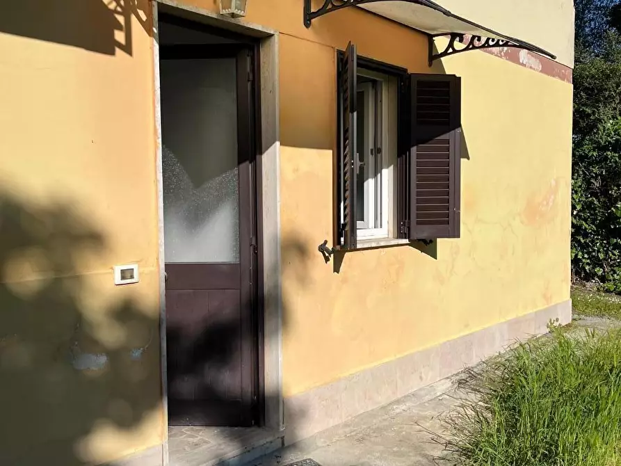 Immagine 2 di Casa semindipendente in vendita  a Massa