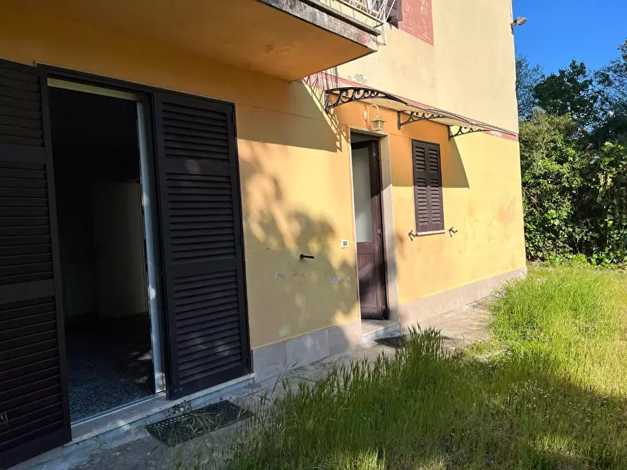 Immagine 1 di Casa semindipendente in vendita  a Massa