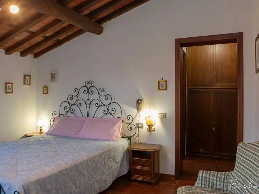 Immagine 66 di Casa colonica in vendita  a Lucca