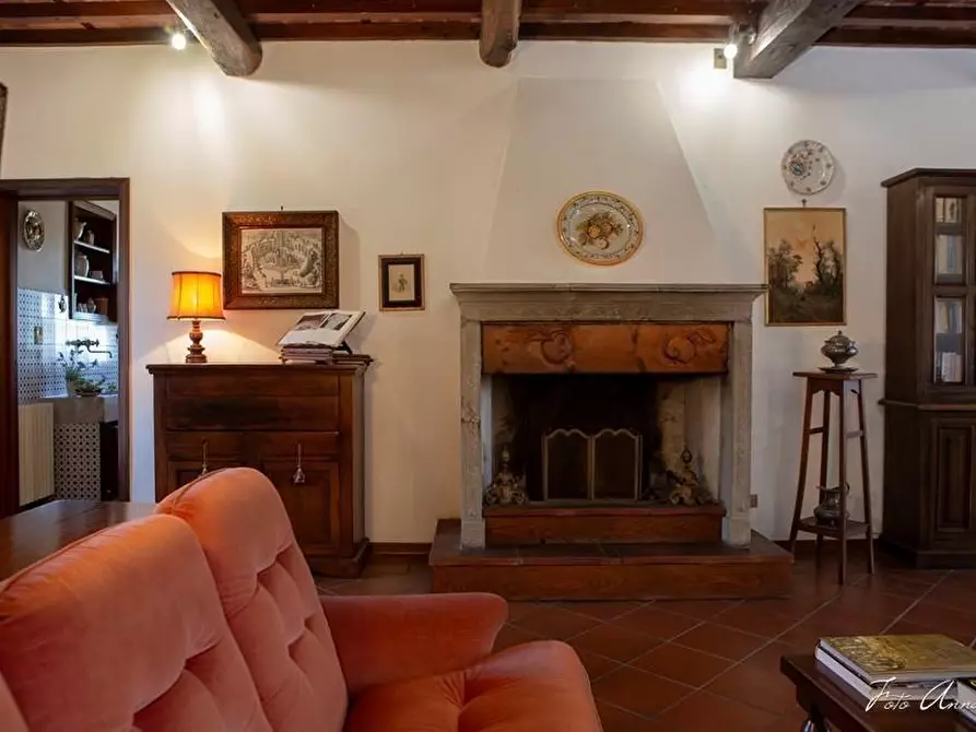 Immagine 41 di Casa colonica in vendita  a Lucca