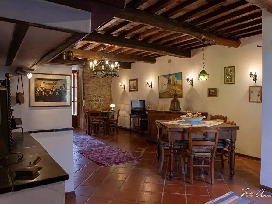 Immagine 26 di Casa colonica in vendita  a Lucca