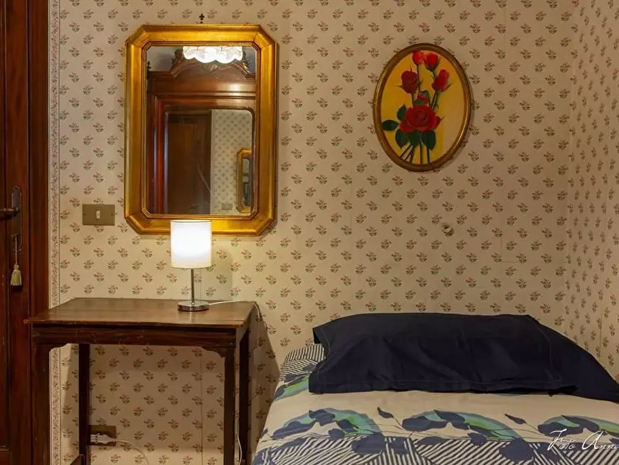 Immagine 37 di Casa colonica in vendita  a Lucca