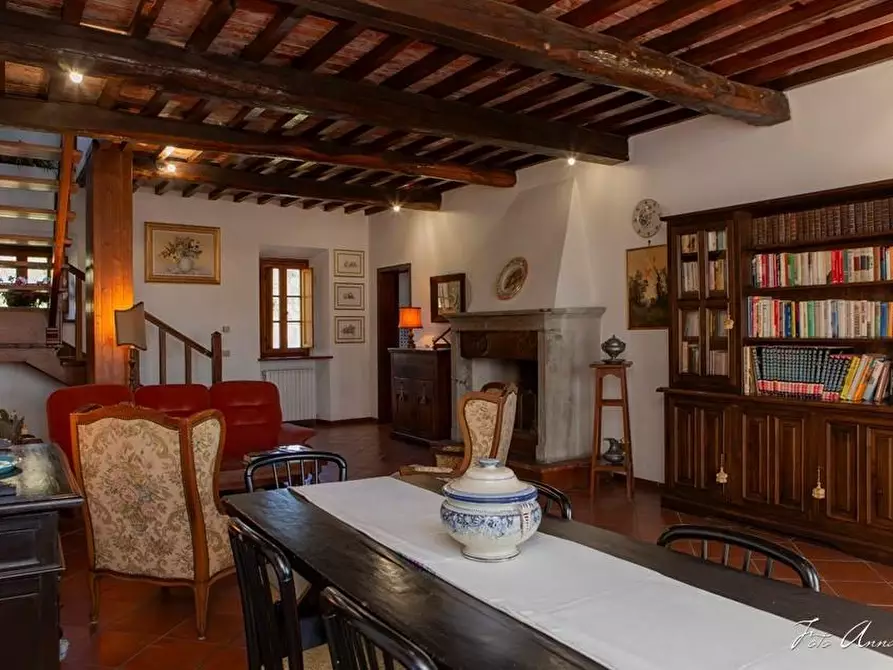 Immagine 45 di Casa colonica in vendita  a Lucca