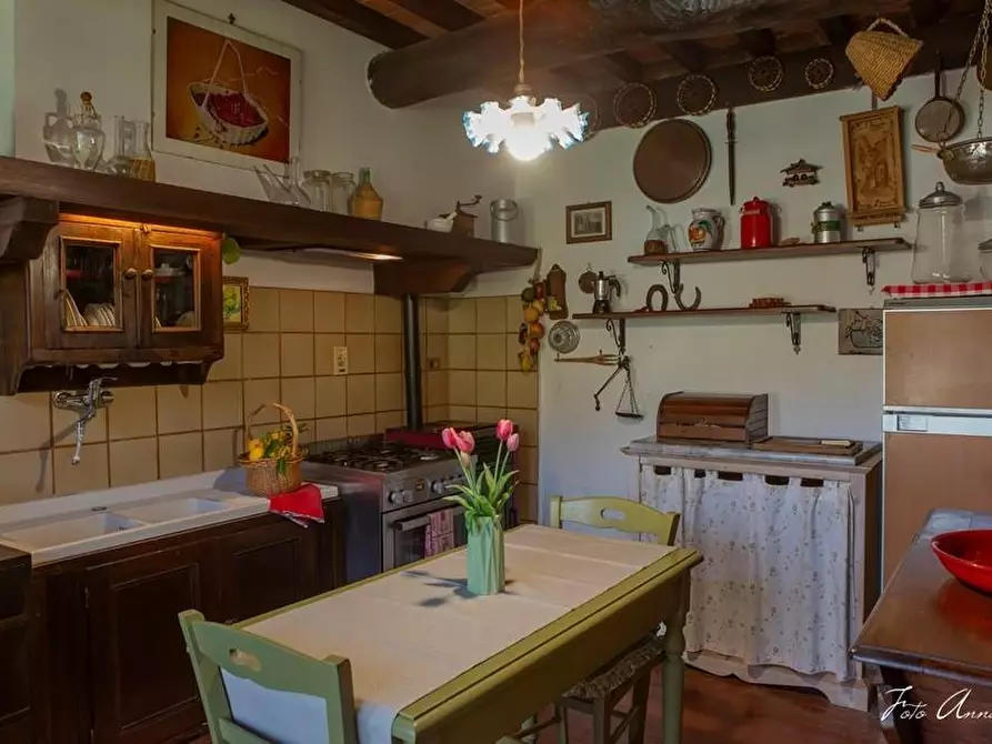 Immagine 20 di Casa colonica in vendita  a Lucca