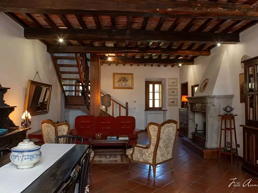 Immagine 46 di Casa colonica in vendita  a Lucca