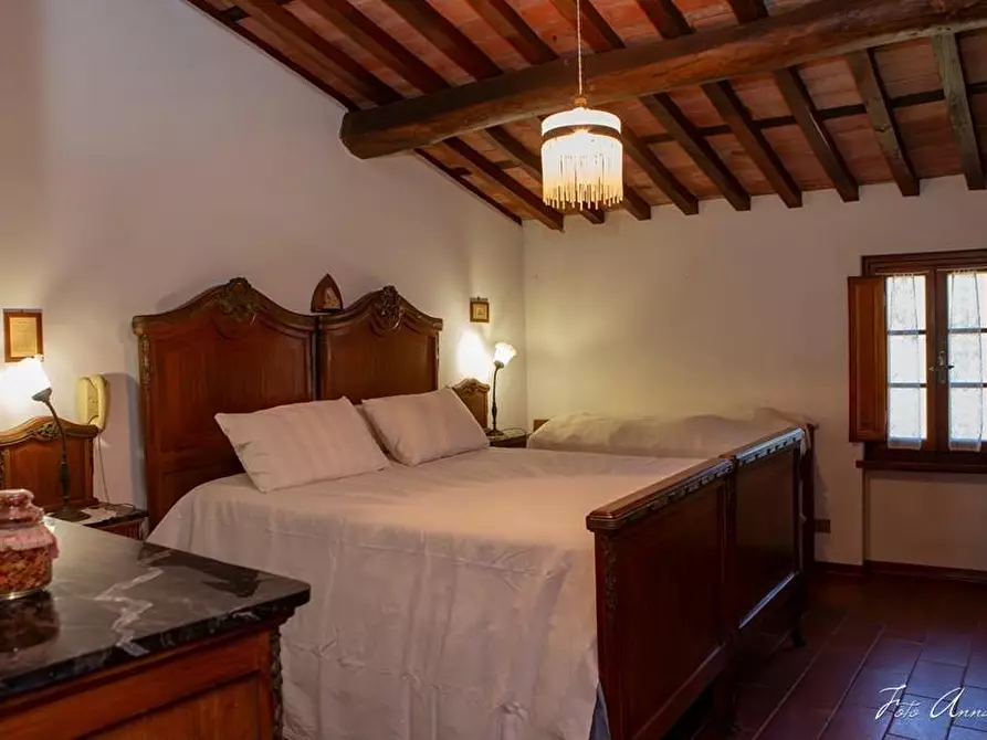 Immagine 71 di Casa colonica in vendita  a Lucca