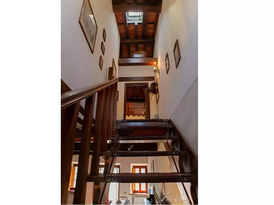 Immagine 54 di Casa colonica in vendita  a Lucca
