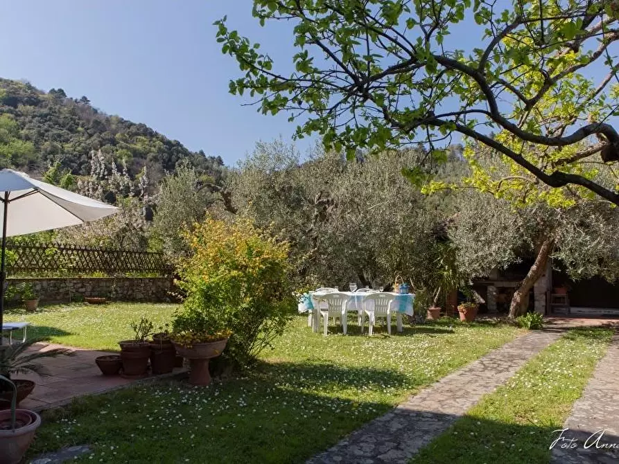 Immagine 4 di Casa colonica in vendita  a Lucca