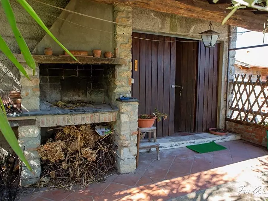 Immagine 13 di Casa colonica in vendita  a Lucca