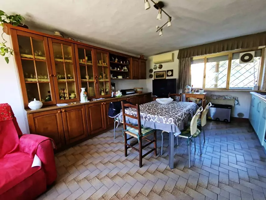 Immagine 8 di Villa in vendita  a Lucca