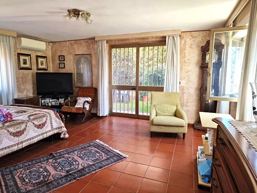 Immagine 21 di Villa in vendita  a Lucca