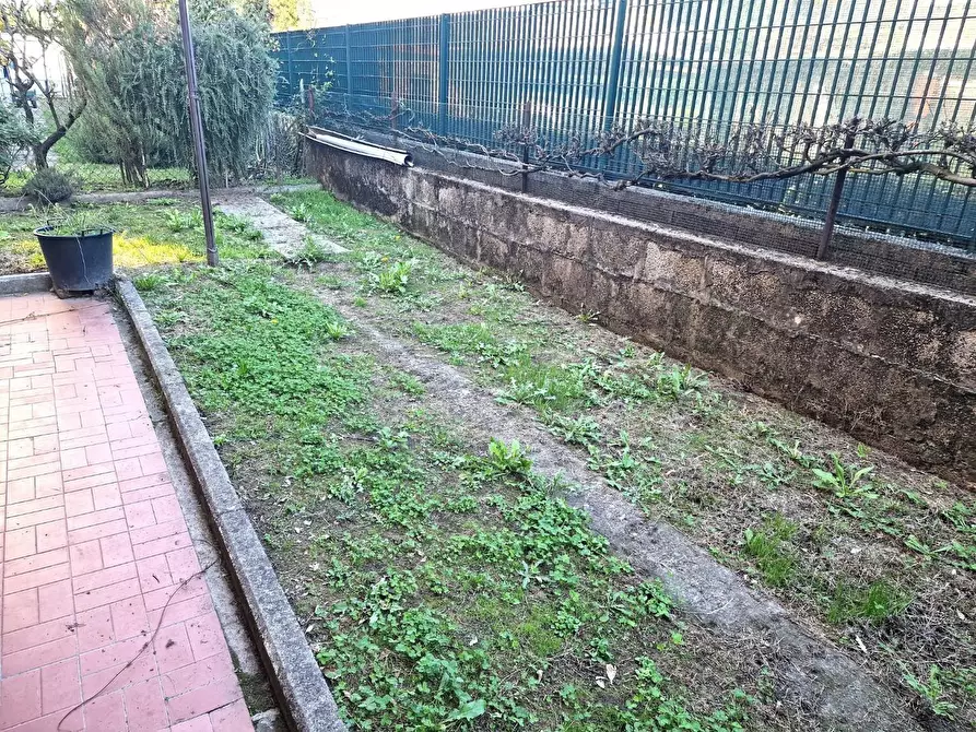 Immagine 2 di Villa in vendita  a Lucca