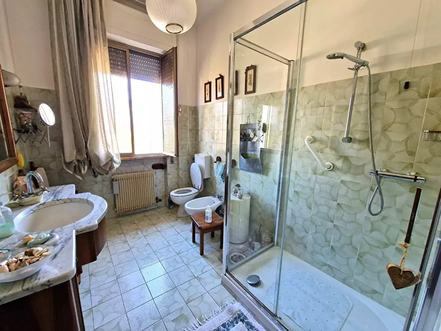 Immagine 17 di Villa in vendita  a Lucca